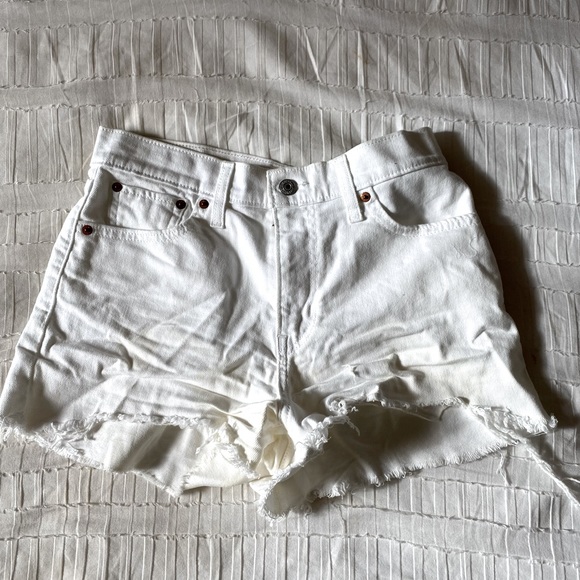 Levi’s White Jean Shorts - Picture 4 of 7